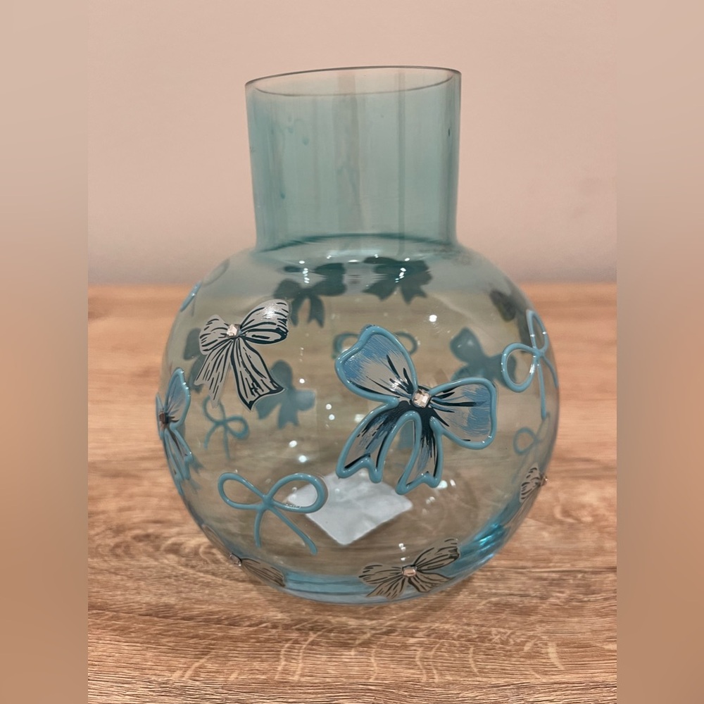 Blue bow vase
